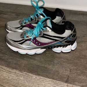 Saucony grid nitro 2 women’s running shoes. Black silver Size 10 NWOT